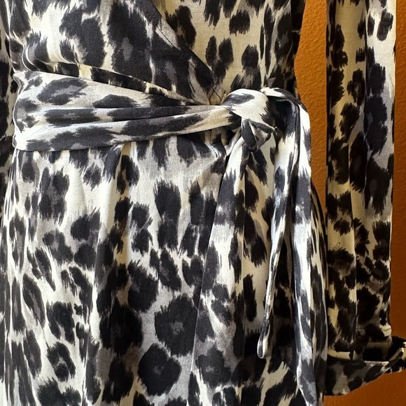 Diane Von Furstenberg “Jeanne” Silk Jersey Wrap
Dress Animal Print Size XS NWOT! - Picture 8 of 11